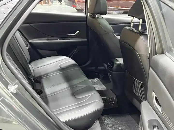 Elantra 2023 1.5L CVT LUX Prestige Edition 10