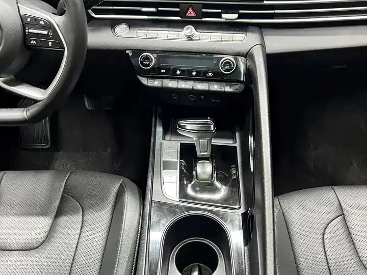 Elantra 2023 1.5L CVT LUX Prestige Edition 12