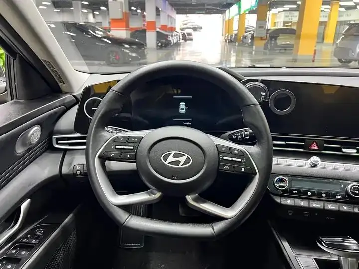 Elantra 2023 1.5L CVT LUX Prestige Edition 13