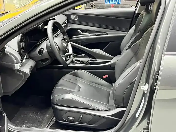 Elantra 2023 1.5L CVT LUX Prestige Edition 18