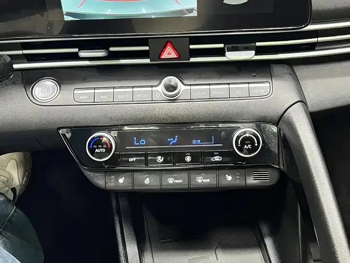 Elantra 2023 1.5L CVT LUX Prestige Edition 23