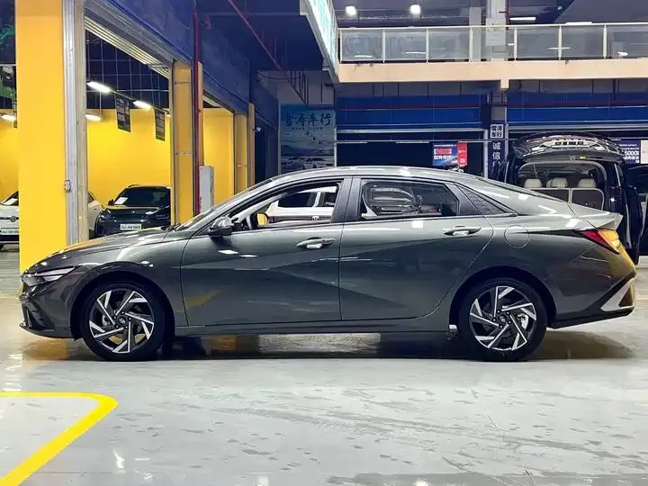 Elantra 2023 1.5L CVT LUX Prestige Edition 4