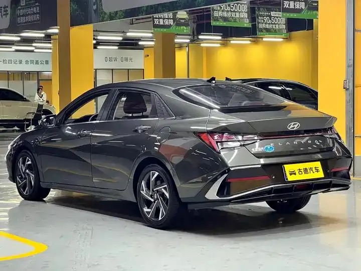 Elantra 2023 1.5L CVT LUX Prestige Edition 5