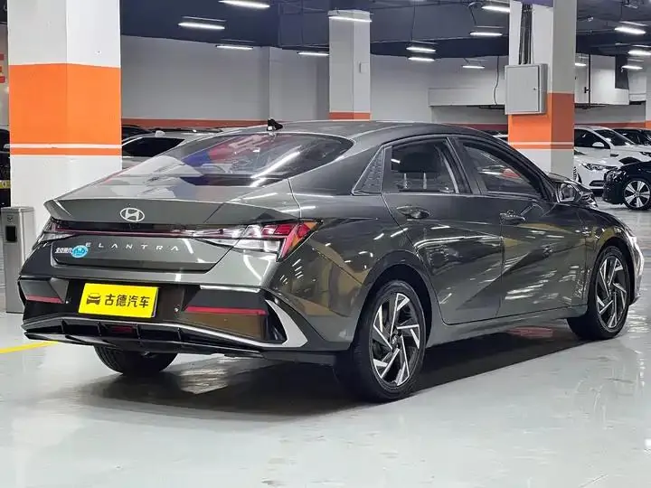 Elantra 2023 1.5L CVT LUX Prestige Edition 7