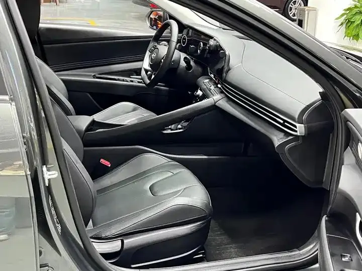 Elantra 2023 1.5L CVT LUX Prestige Edition 9