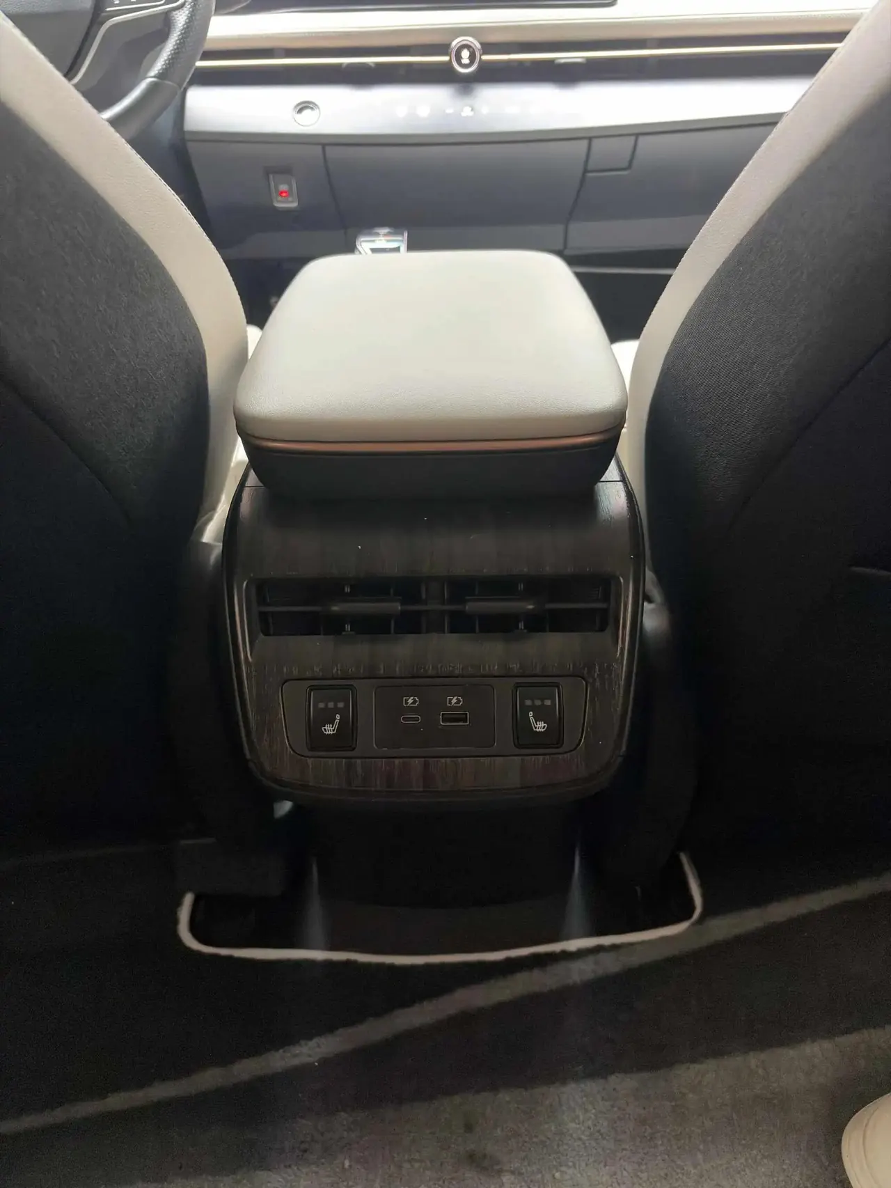 Ariya Aria 2022 Two-Drive Long Endurance Top Edition 5
