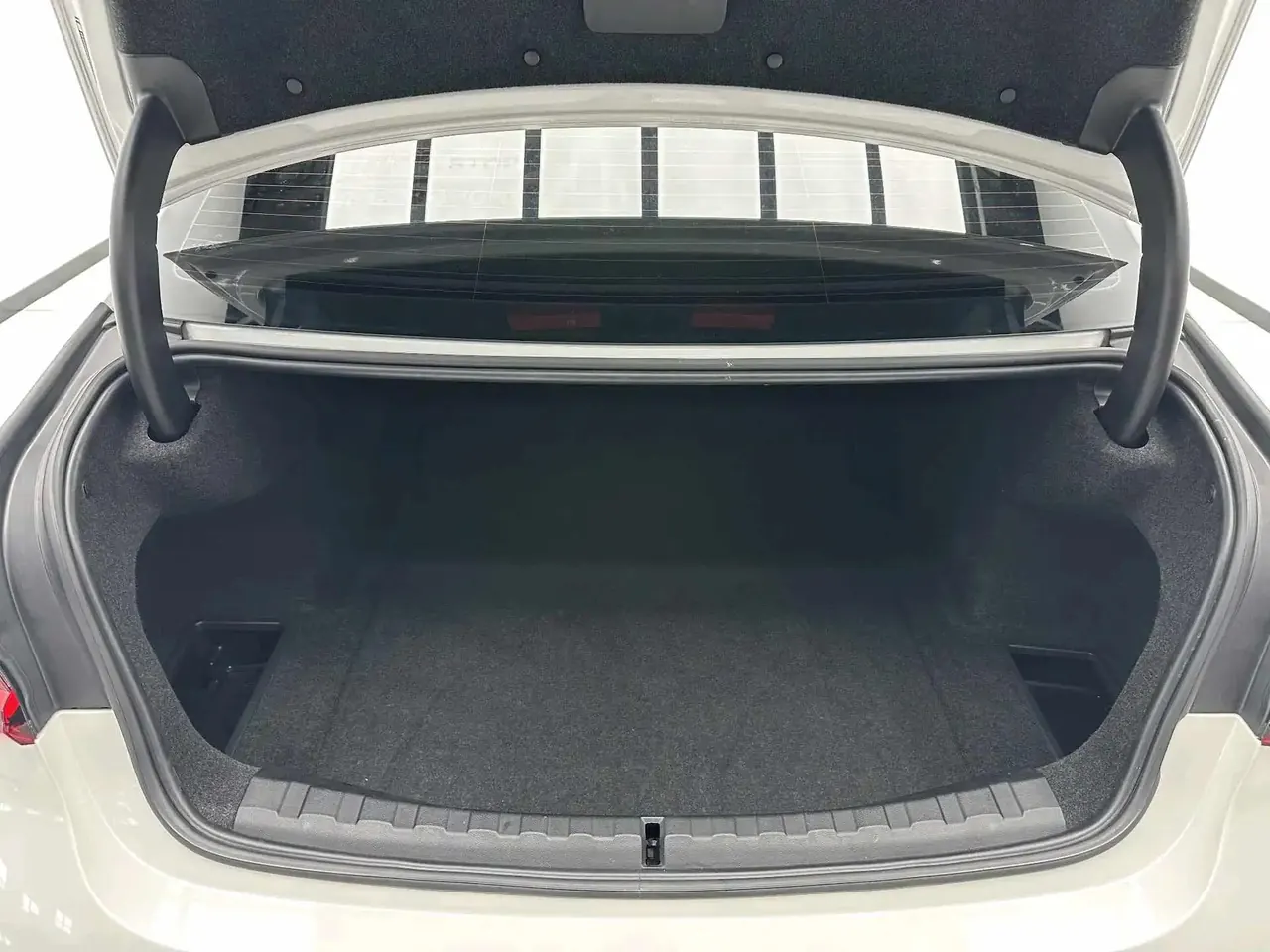 BMW 3 Series 2023 model 320Li M Sport Package 15