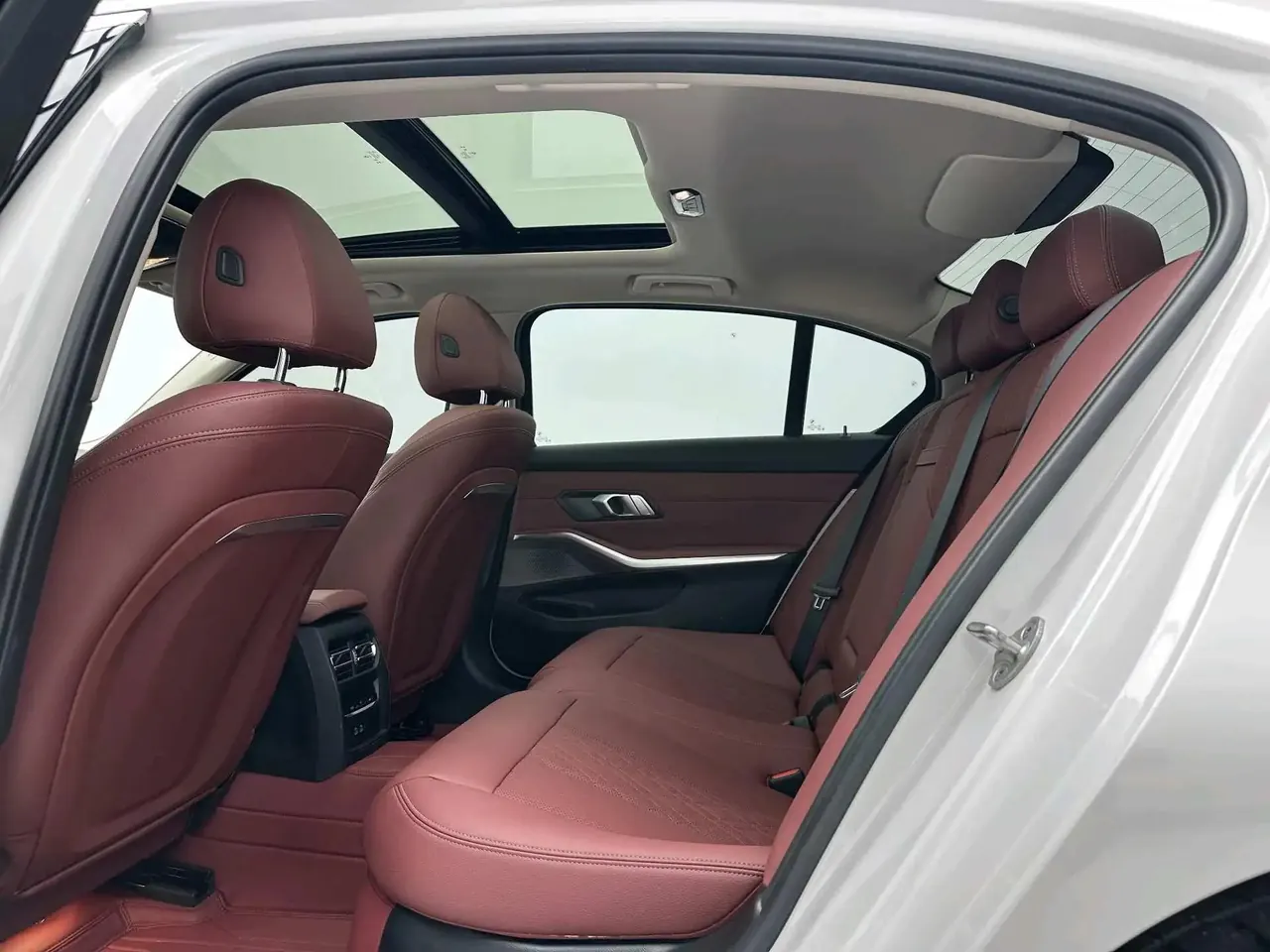 BMW 3 Series 2023 model 320Li M Sport Package 6