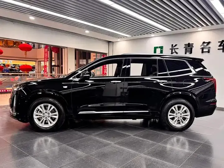 Cadillac XT6 2022 2.0T 7-seat 4-wheel drive fashion model 3