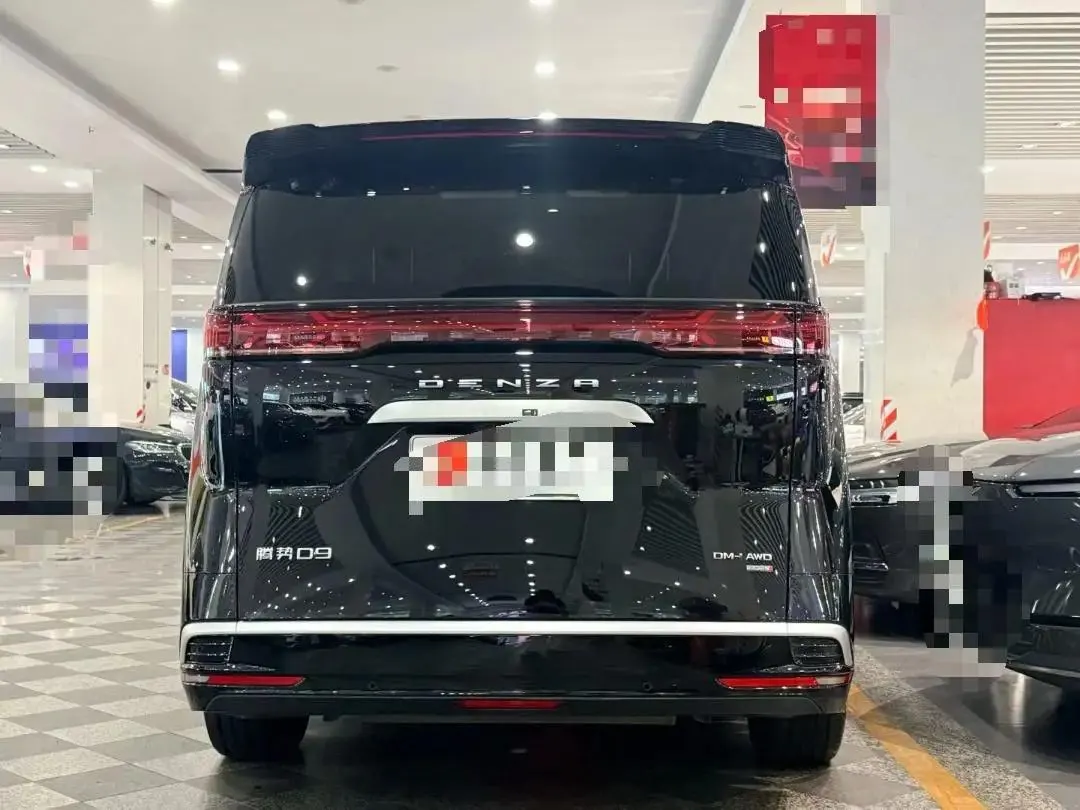 Denza 2025 Denza D9 DM-i 1.5T Stepless Smart Driving Edition 1020 Four-wheel Drive Honorable Automatic Gear 3
