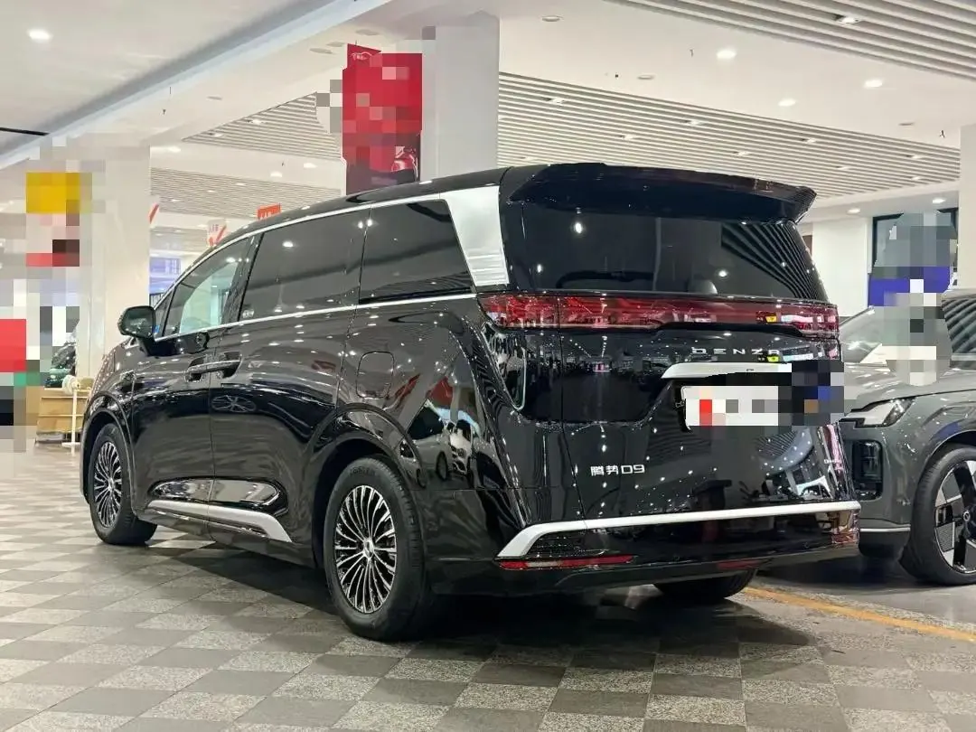 Denza 2025 Denza D9 DM-i 1.5T Stepless Smart Driving Edition 1020 Four-wheel Drive Honorable Automatic Gear 4