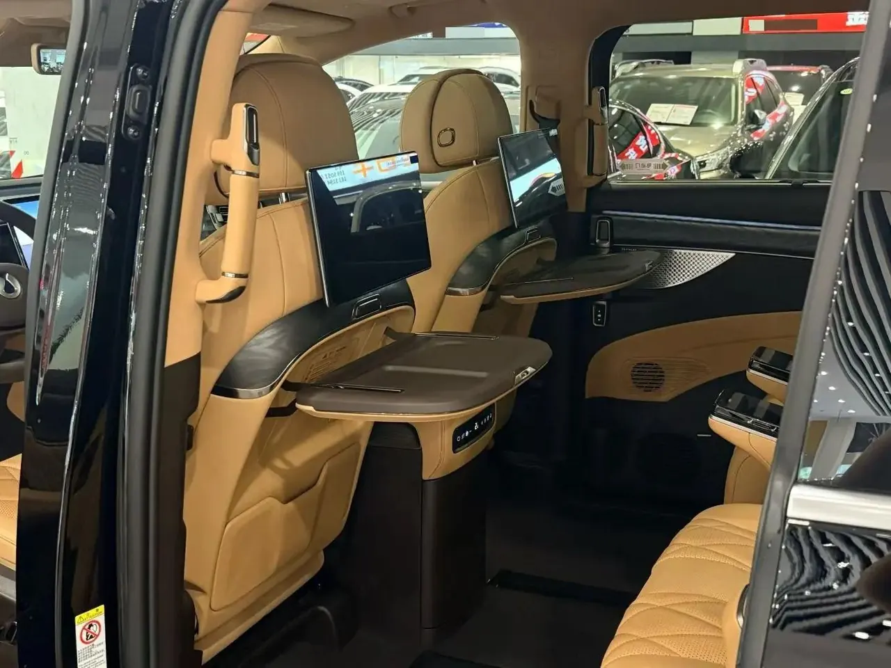 Denza 2025 Denza D9 DM-i 1.5T Stepless Smart Driving Edition 1020 Four-wheel Drive Honorable Automatic Gear 8