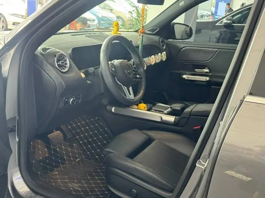 Mercedes Benz GLB 2020 model modified GLB 200 dynamic model 2