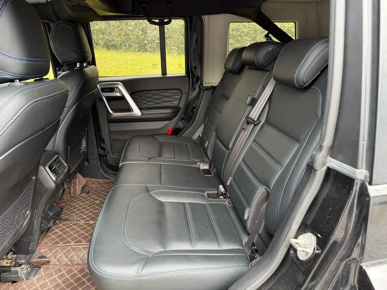 Beijing BJ40 2020 2.0T Automatic Four-wheel Drive City Hunter Edition Chivalrous Type 6