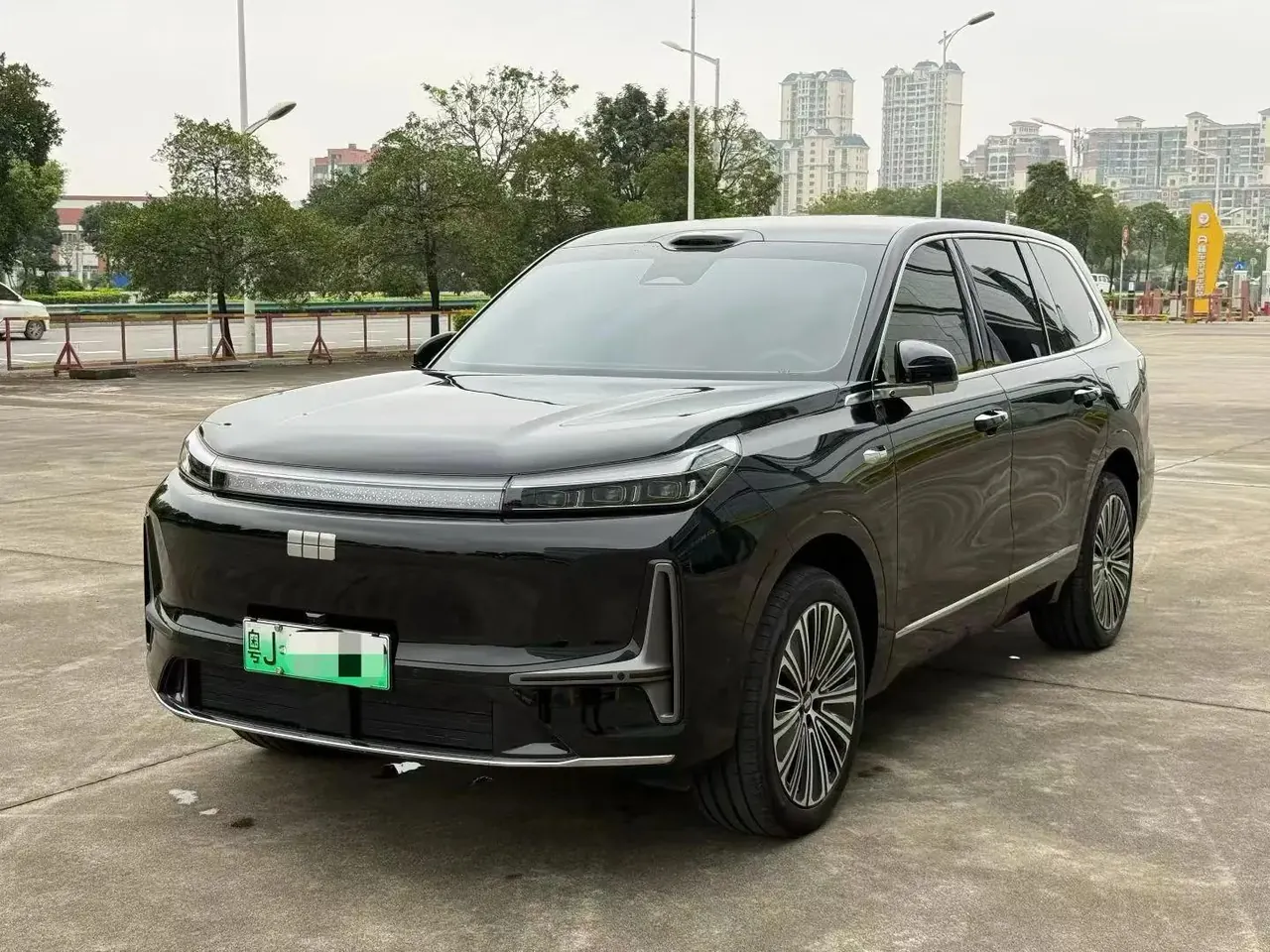 Open image lightbox: Geely Galaxy 2025 M9 1.5T 210km 4-wheel drive pilot version automatic gear