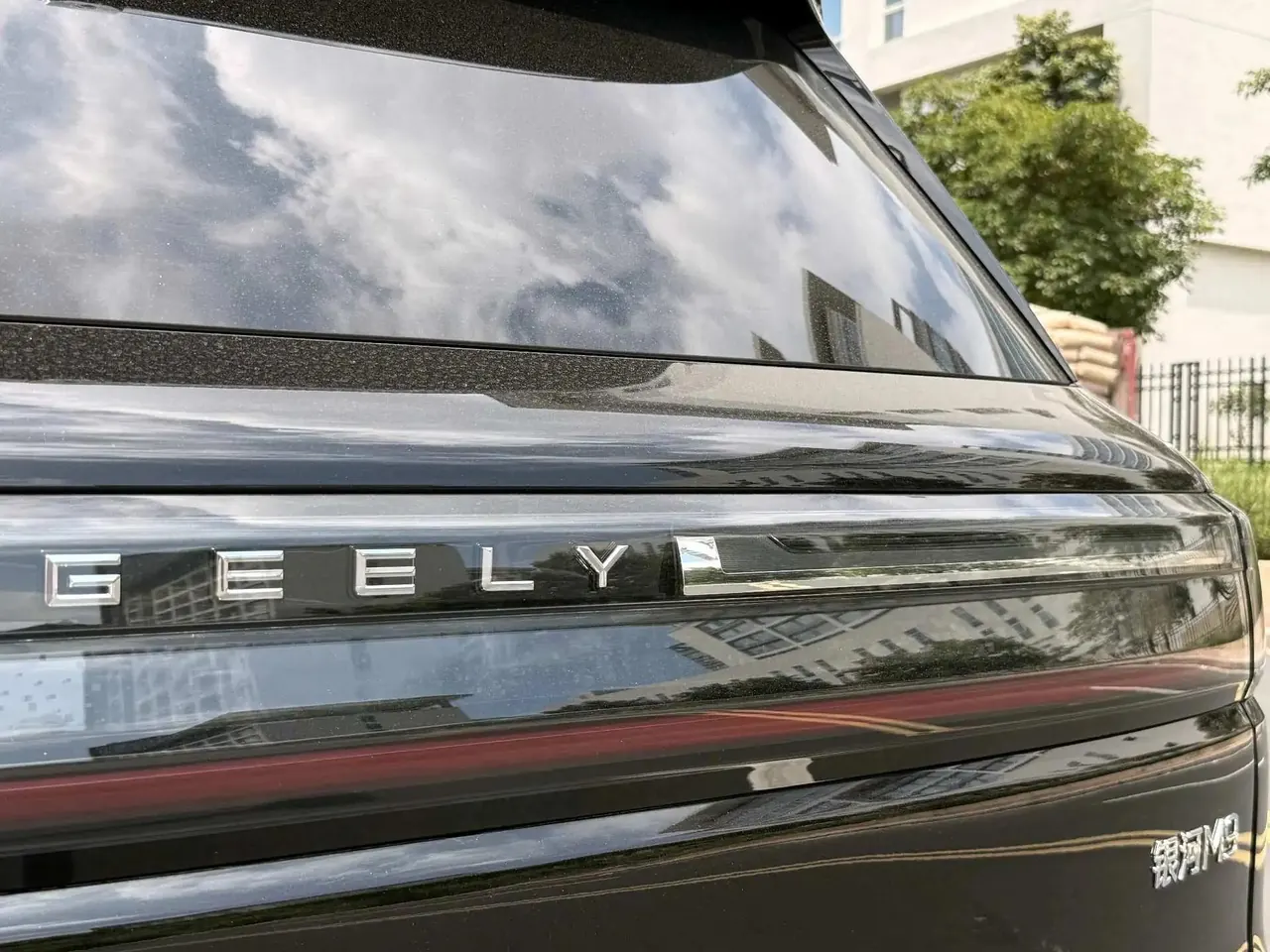 Geely Galaxy 2025 M9 1.5T 210km 4-wheel drive pilot version automatic gear 2
