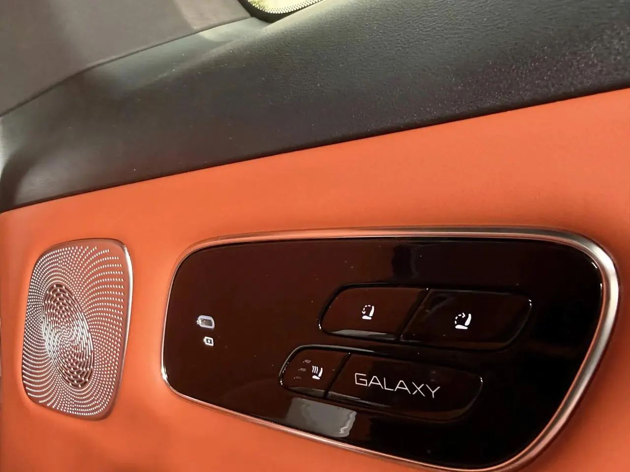 Geely Galaxy 2025 M9 1.5T 210km 4-wheel drive pilot version automatic gear 5