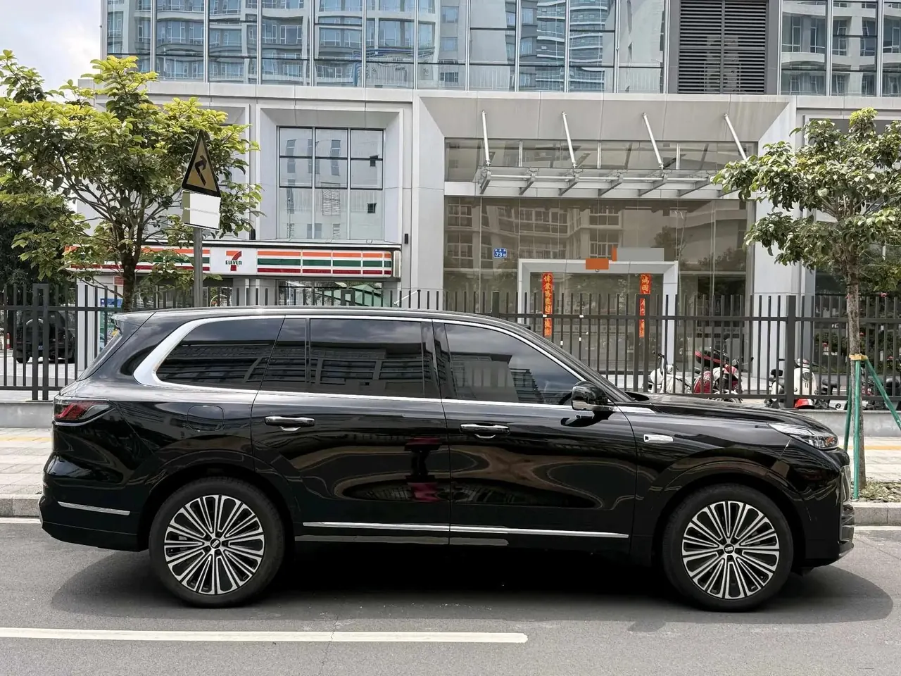 Geely Galaxy 2025 M9 1.5T 210km 4-wheel drive pilot version automatic gear 9