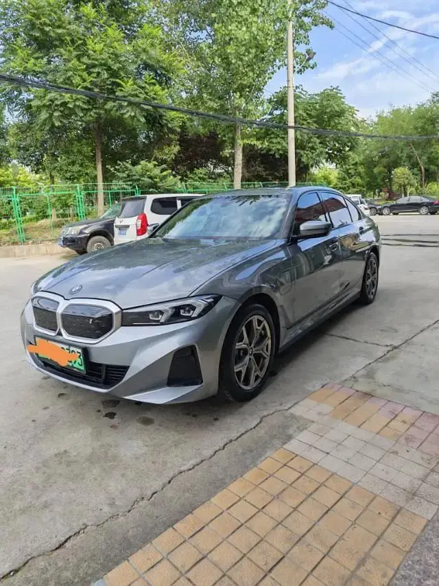 BMW 2025 i3 eDrive 35 L automatic gear - View 1