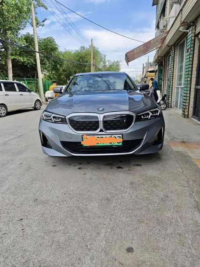 BMW 2025 i3 eDrive 35 L automatic gear 2