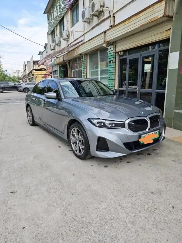 BMW 2025 i3 eDrive 35 L automatic gear 3