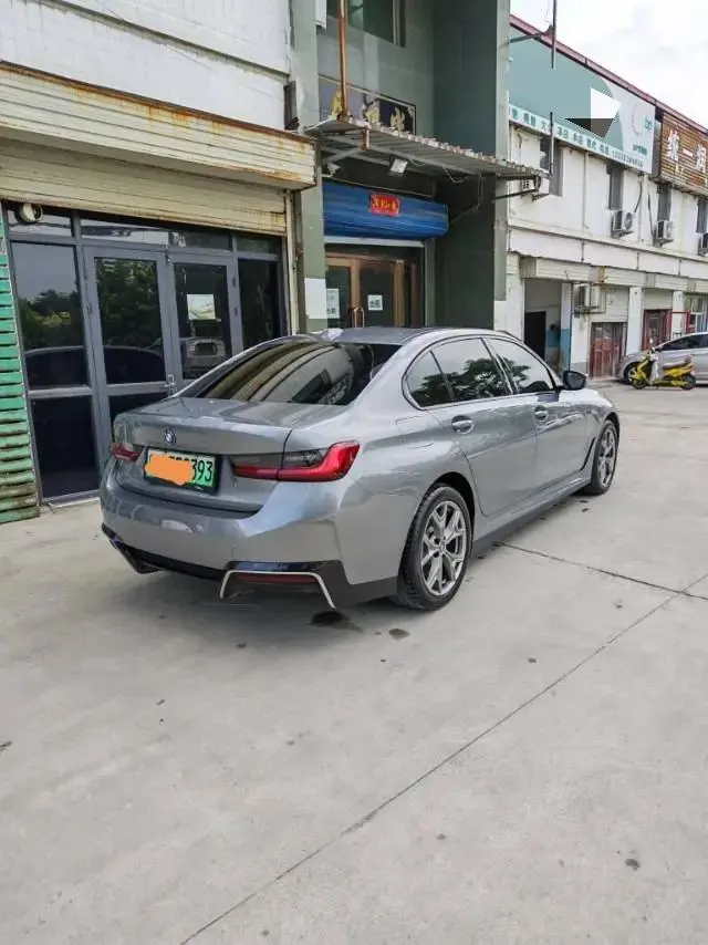 BMW 2025 i3 eDrive 35 L automatic gear 5