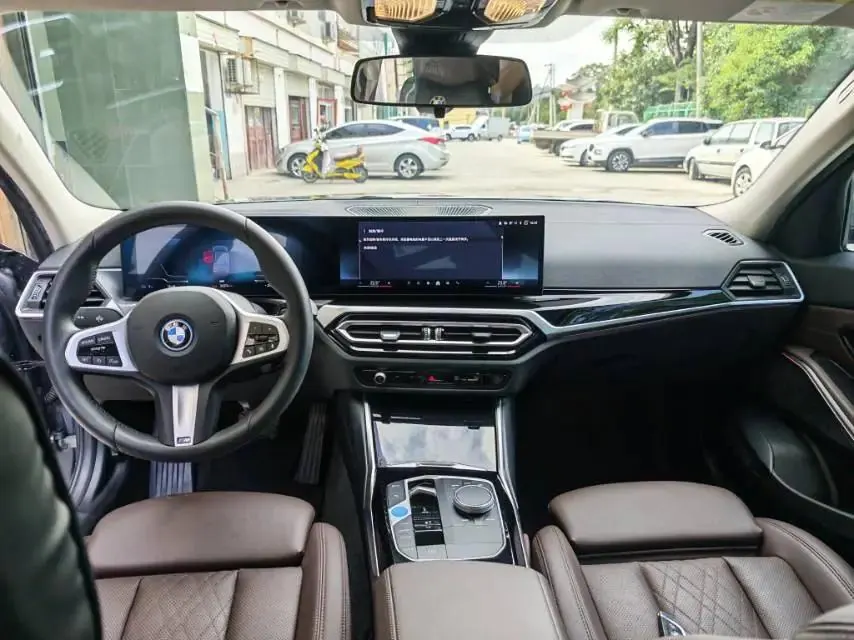 BMW 2025 i3 eDrive 35 L automatic gear 7