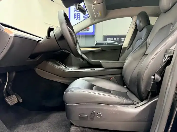 2022 Model Y Refreshed Rear-Wheel-Drive Version 4