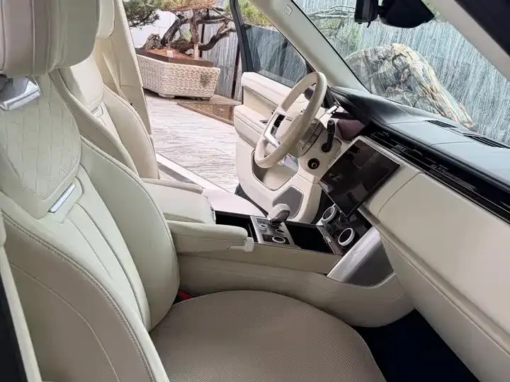 Range Rover 2024 4.4 V8 SV Autobiography First Edition 11