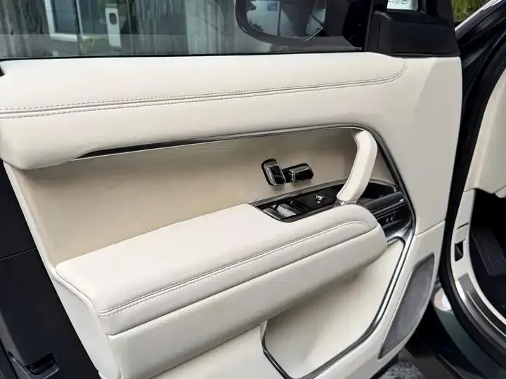 Range Rover 2024 4.4 V8 SV Autobiography First Edition 4