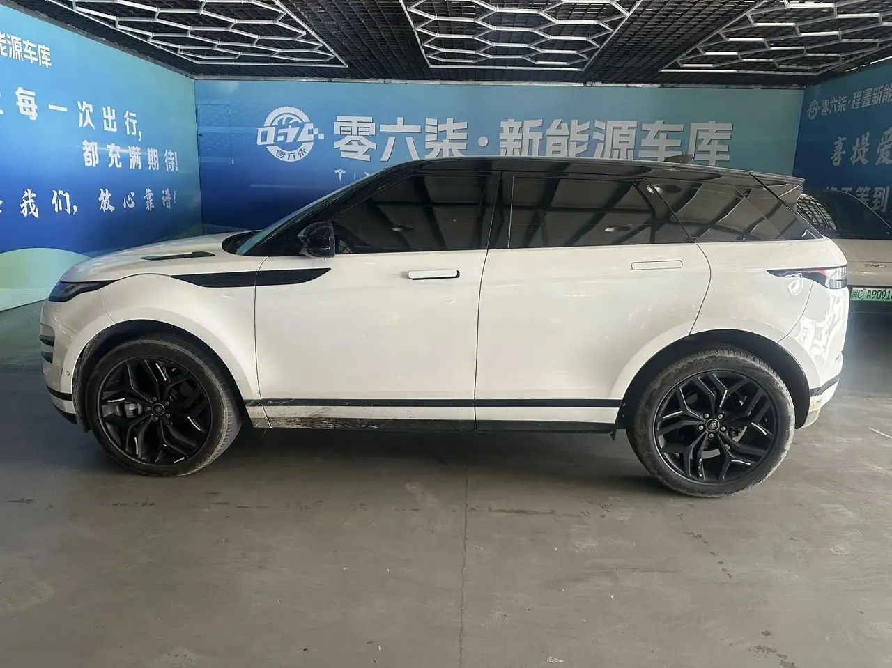Range Rover Aurora 2020 249PS R-DYNAMIC S Obsidian Black Sports Edition 4