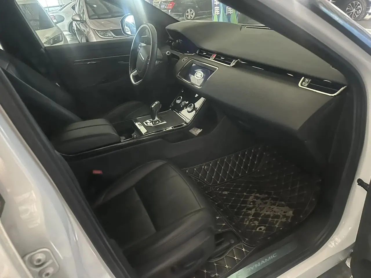 Range Rover Aurora 2020 249PS R-DYNAMIC S Obsidian Black Sports Edition 9