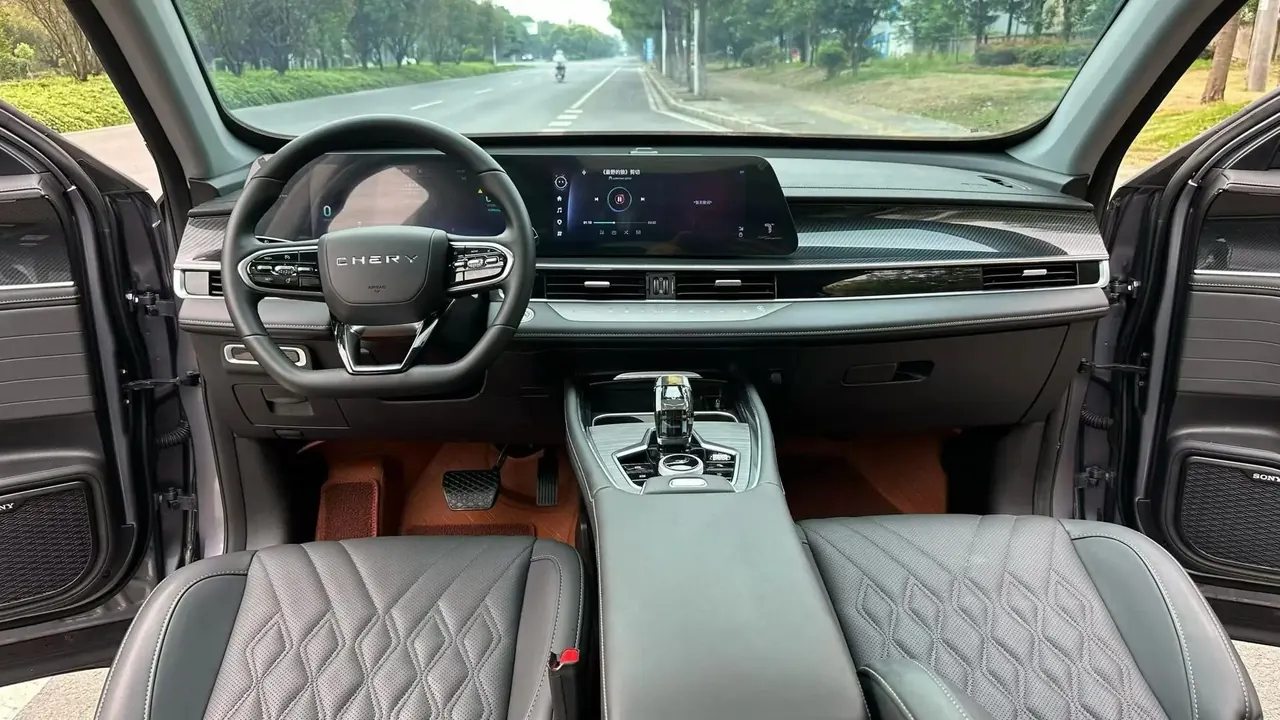 Ruihu 7 PLUS 2023 Champion Edition 1.5TGDI DCT Honorable Model 9