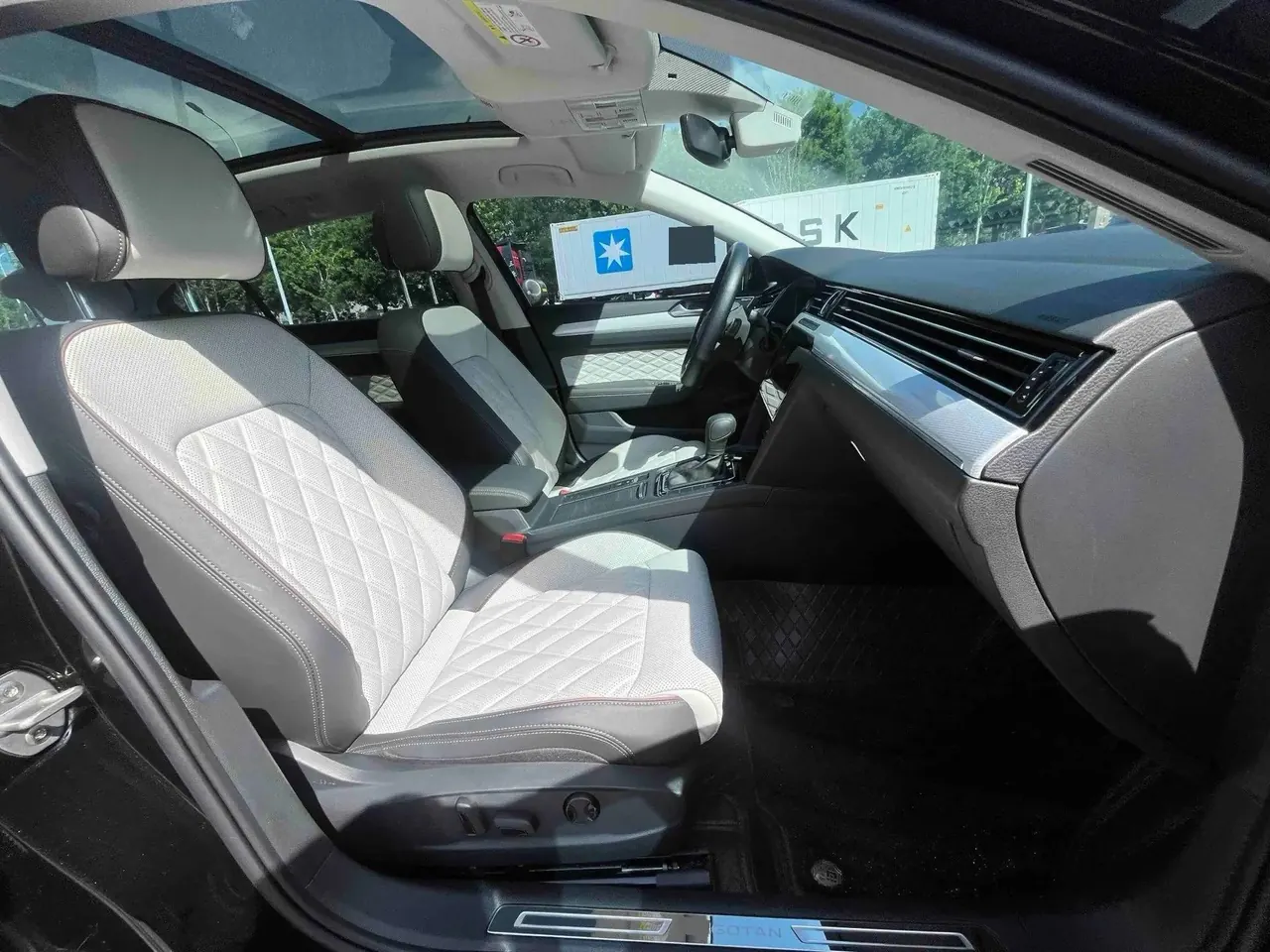 Volkswagen 2025 Magotan 2.0TSI 330TSI Zhongxiang Model Luxury Version (Restyled) Automatic 12