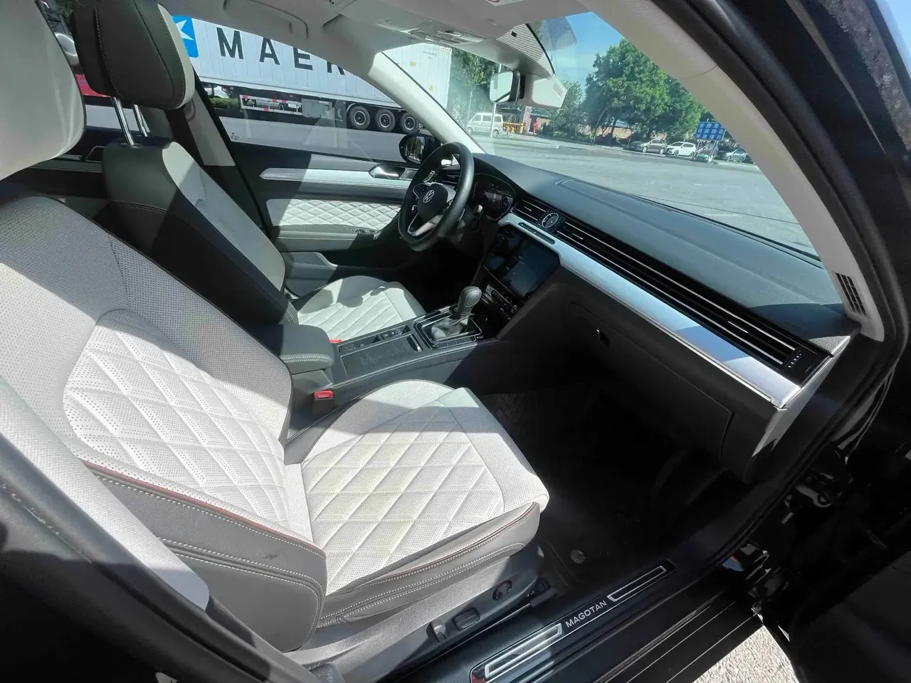 Volkswagen 2025 Magotan 2.0TSI 330TSI Zhongxiang Model Luxury Version (Restyled) Automatic 13