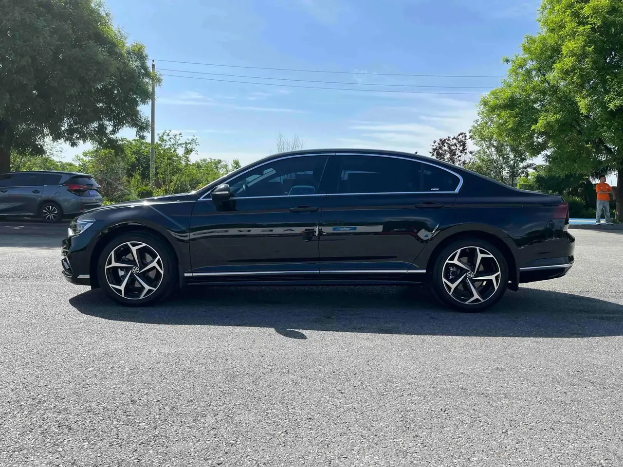 Volkswagen 2025 Magotan 2.0TSI 330TSI Zhongxiang Model Luxury Version (Restyled) Automatic 15