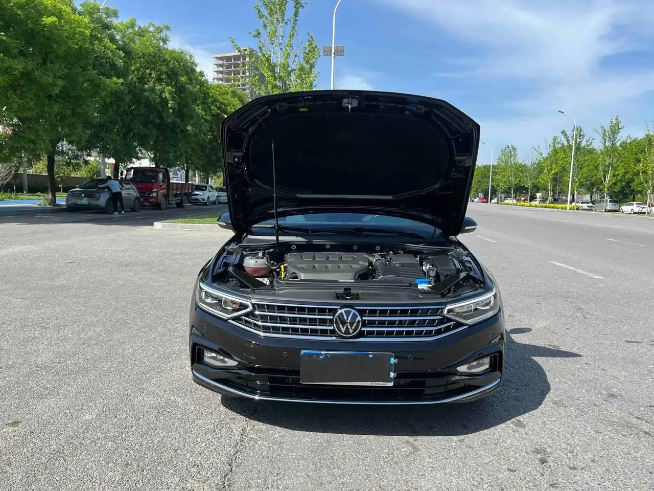 Volkswagen 2025 Magotan 2.0TSI 330TSI Zhongxiang Model Luxury Version (Restyled) Automatic 16
