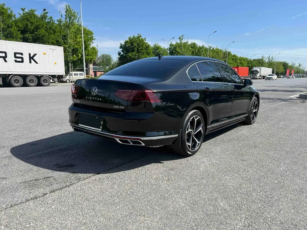 Volkswagen 2025 Magotan 2.0TSI 330TSI Zhongxiang Model Luxury Version (Restyled) Automatic 19