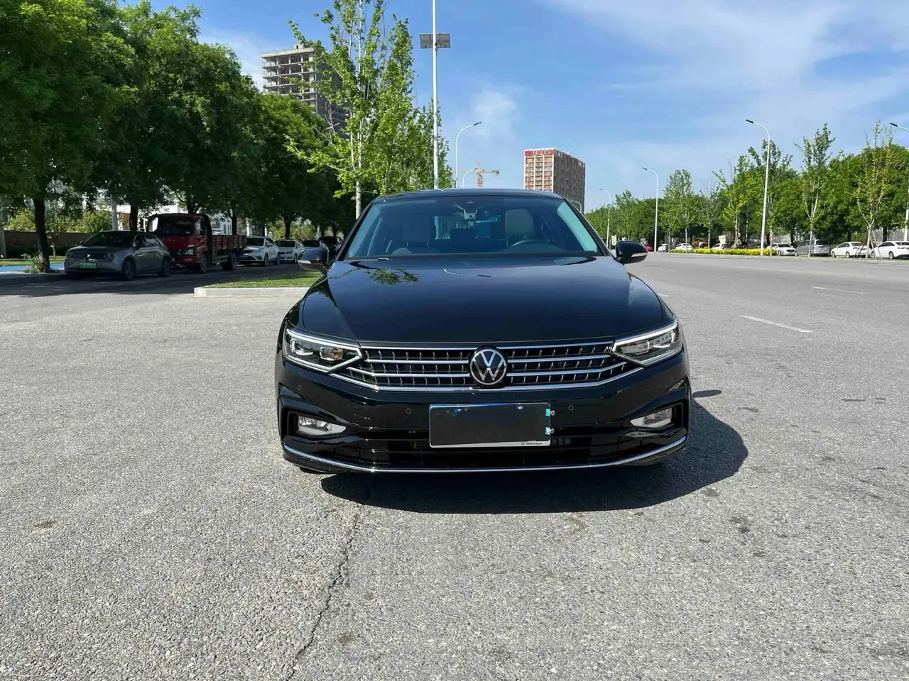 Volkswagen 2025 Magotan 2.0TSI 330TSI Zhongxiang Model Luxury Version (Restyled) Automatic 2