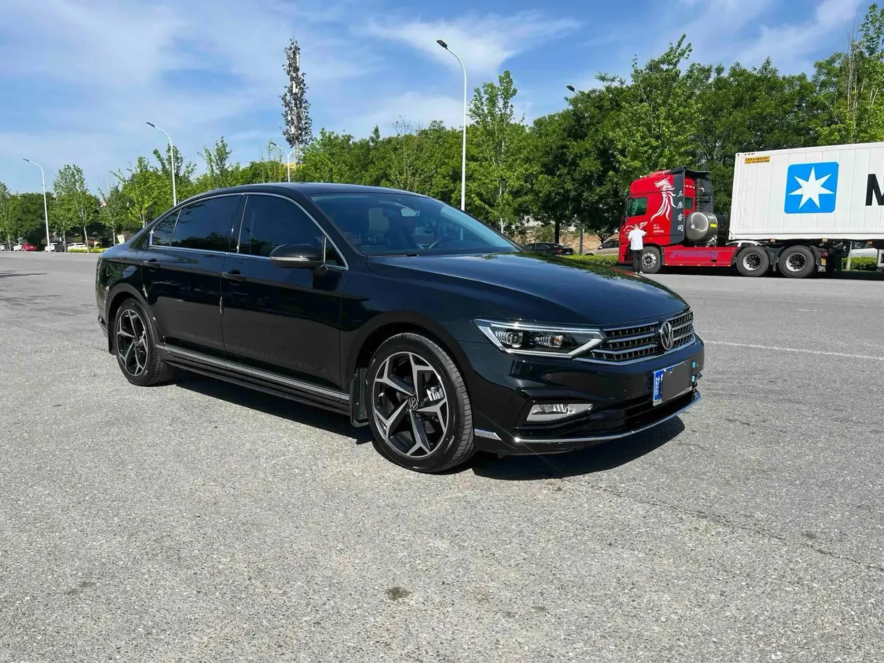 Volkswagen 2025 Magotan 2.0TSI 330TSI Zhongxiang Model Luxury Version (Restyled) Automatic 3