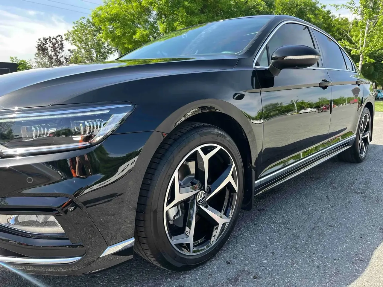 Volkswagen 2025 Magotan 2.0TSI 330TSI Zhongxiang Model Luxury Version (Restyled) Automatic 4
