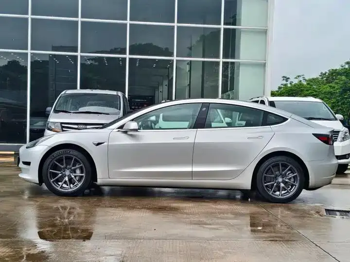 2020 Model 3 Standard Range Rear-Wheel Drive Upgrade Version 4