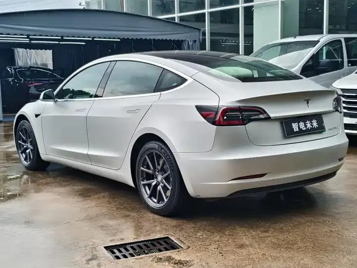 2020 Model 3 Standard Range Rear-Wheel Drive Upgrade Version 5
