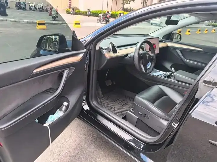 Model Y 2022 rear-wheel drive version 14