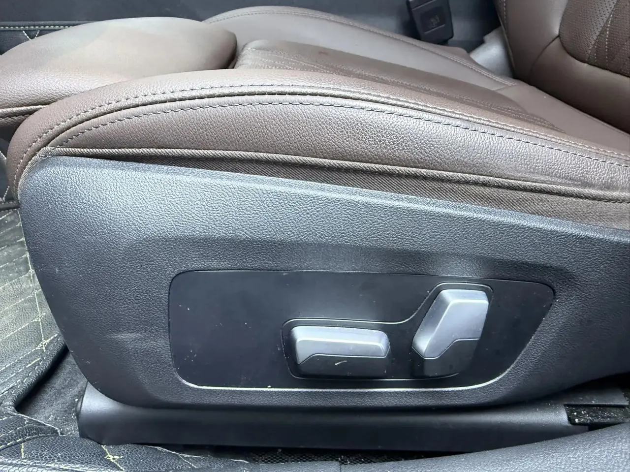 BMW 3 Series 2023 model 320Li M Sport Package 11