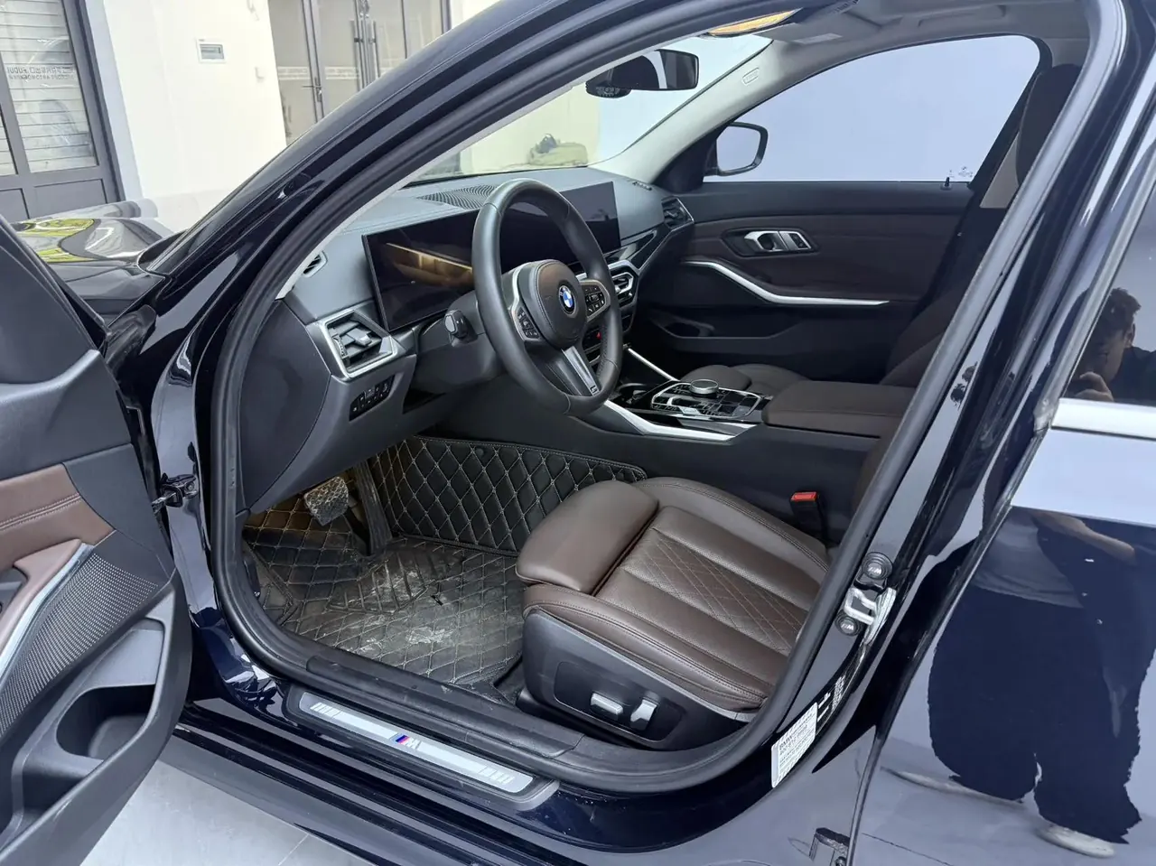 BMW 3 Series 2023 model 320Li M Sport Package 7