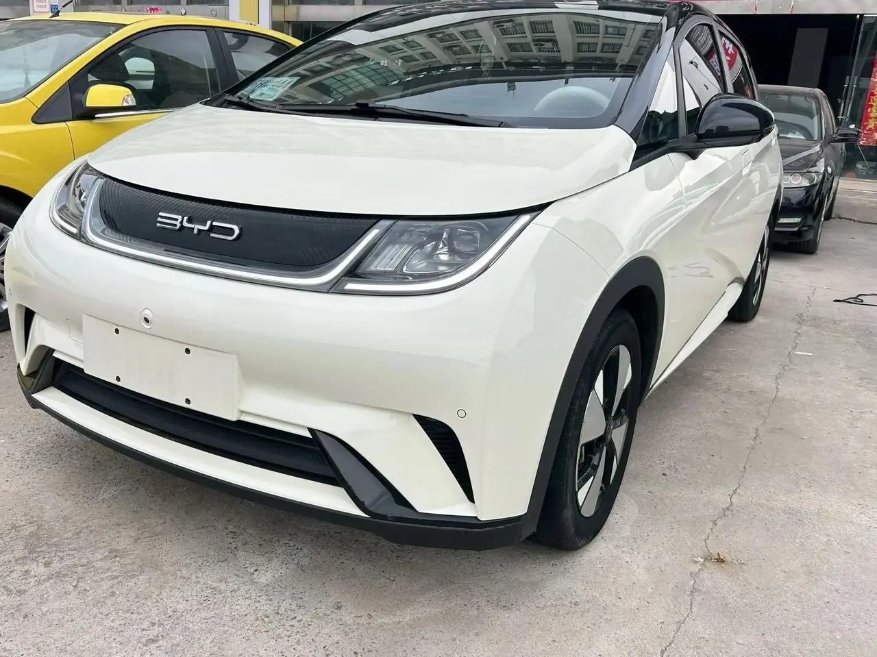BYD 2023 Dolphin 420km Fashion Edition Automatic - View 1
