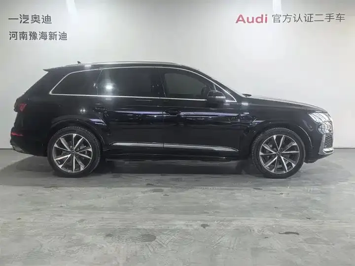 Audi Q7 2023 55 TFSI quattro S line Sport 3