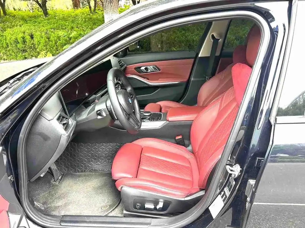 BMW 3 Series 2023 model 325Li M Sport Night Edition Package 2