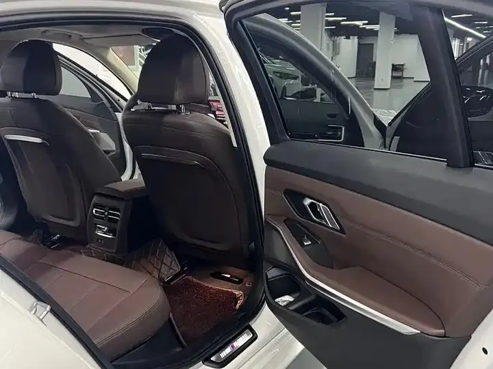 BMW 3 Series 2023 model 320Li M Sport Package 10